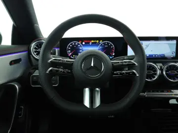 CLA 200 *AMG Premium*Pano*Night*WinterP*Navi*LED
