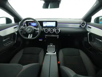CLA 200 *AMG Premium*Pano*Night*WinterP*Navi*LED