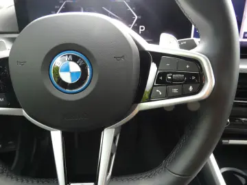 330e xDrive Limousine M Sportpaket DAB LED Shz