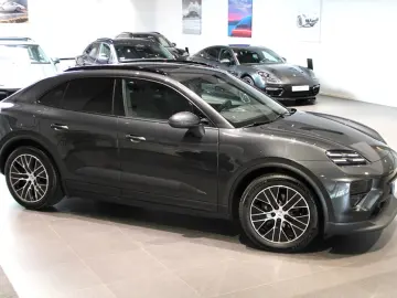 Porsche Macan Electric