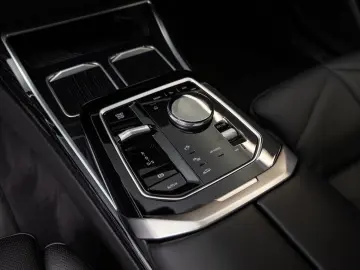 740d xDrive/360/LED/B&W/Pano/HeadUp/SoftClose