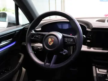 Porsche Macan 4 Electric