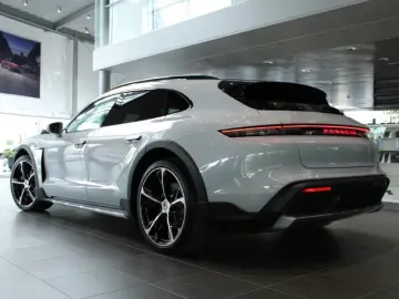 Porsche Taycan 4 Cross Turismo