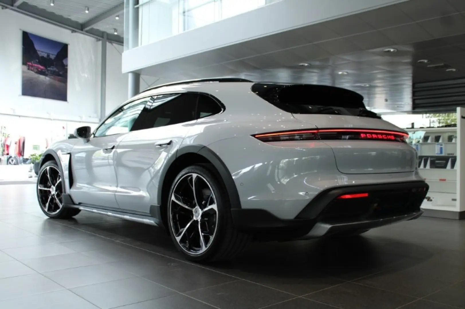 Porsche Taycan 4 Cross Turismo