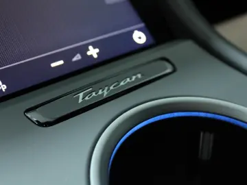 Porsche Taycan 4 Cross Turismo