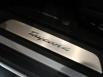 Porsche Taycan 4 Cross Turismo