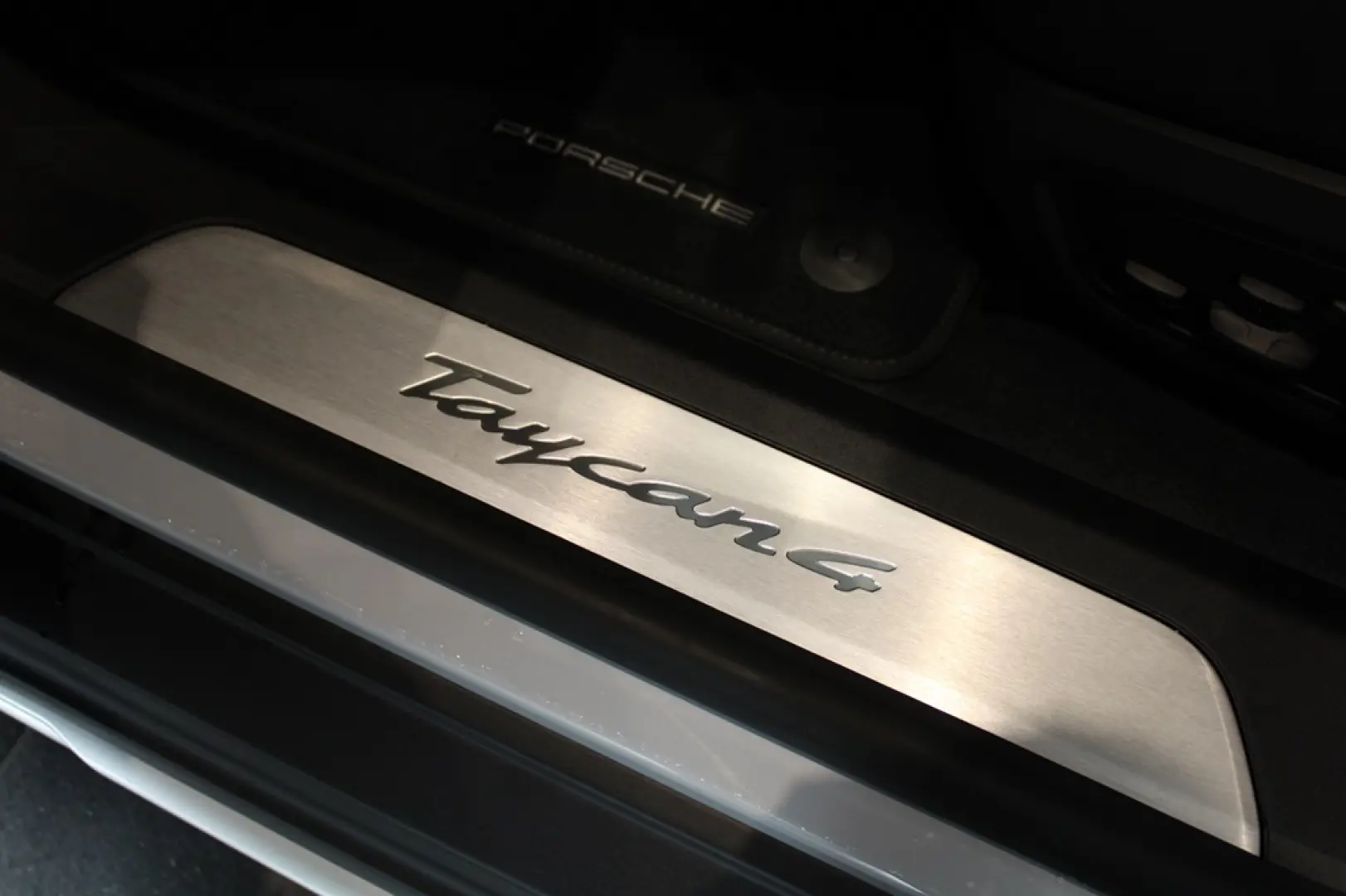 Porsche Taycan 4 Cross Turismo
