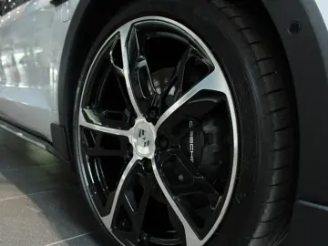 Porsche Taycan 4 Cross Turismo