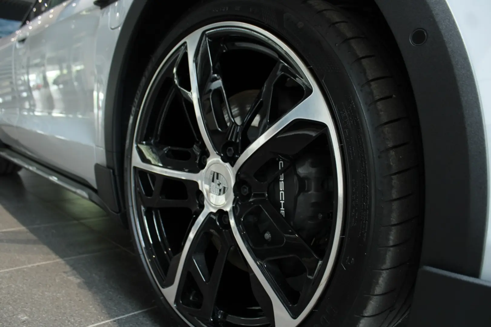 Porsche Taycan 4 Cross Turismo