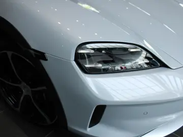 Porsche Taycan 4 Cross Turismo