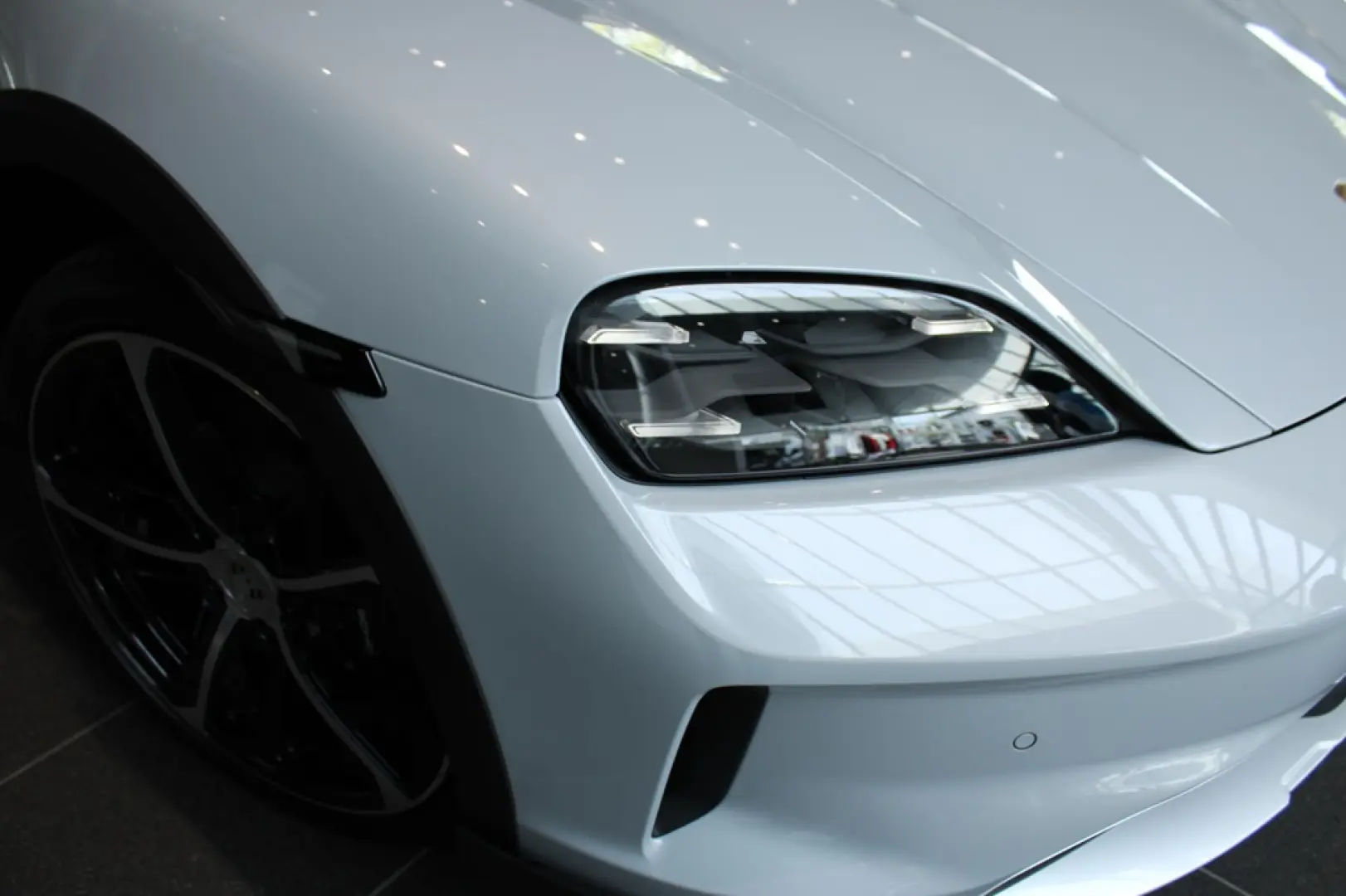 Porsche Taycan 4 Cross Turismo
