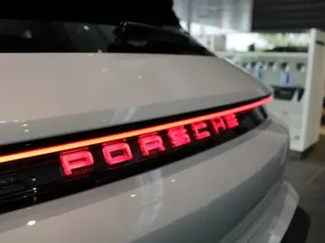 Porsche Taycan 4 Cross Turismo