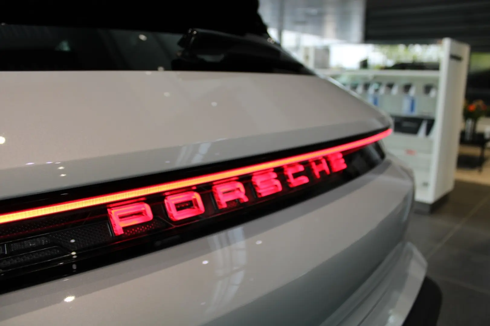 Porsche Taycan 4 Cross Turismo