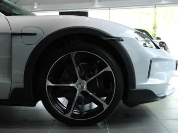 Porsche Taycan 4 Cross Turismo