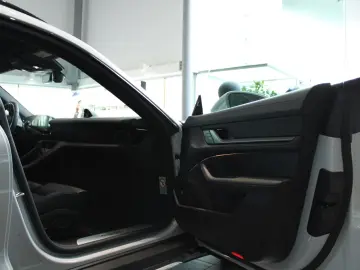 Porsche Taycan 4 Cross Turismo