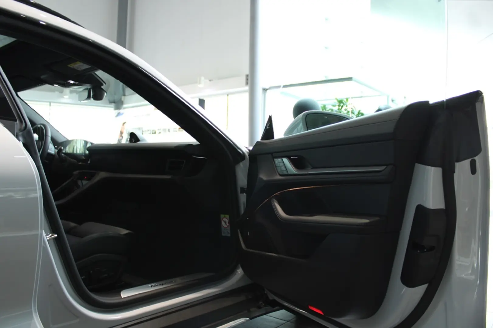 Porsche Taycan 4 Cross Turismo