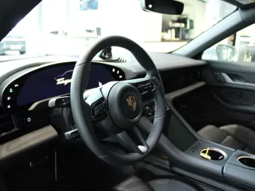 Porsche Taycan 4 Cross Turismo