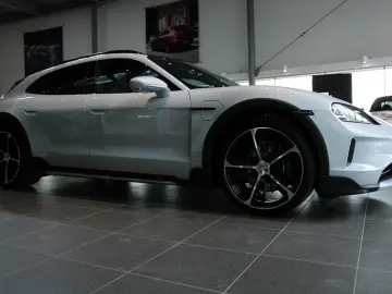 Porsche Taycan 4 Cross Turismo