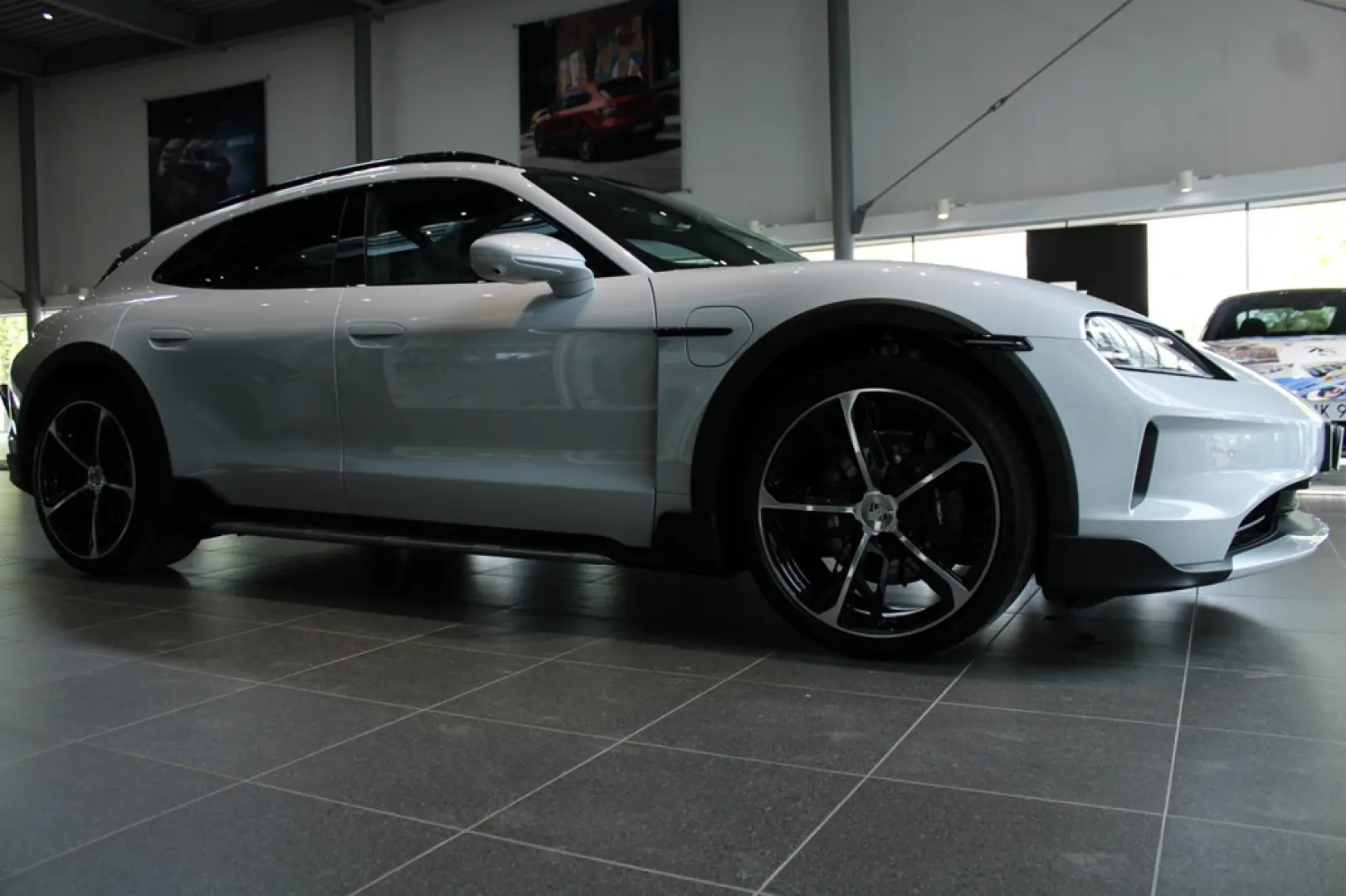 Porsche Taycan 4 Cross Turismo