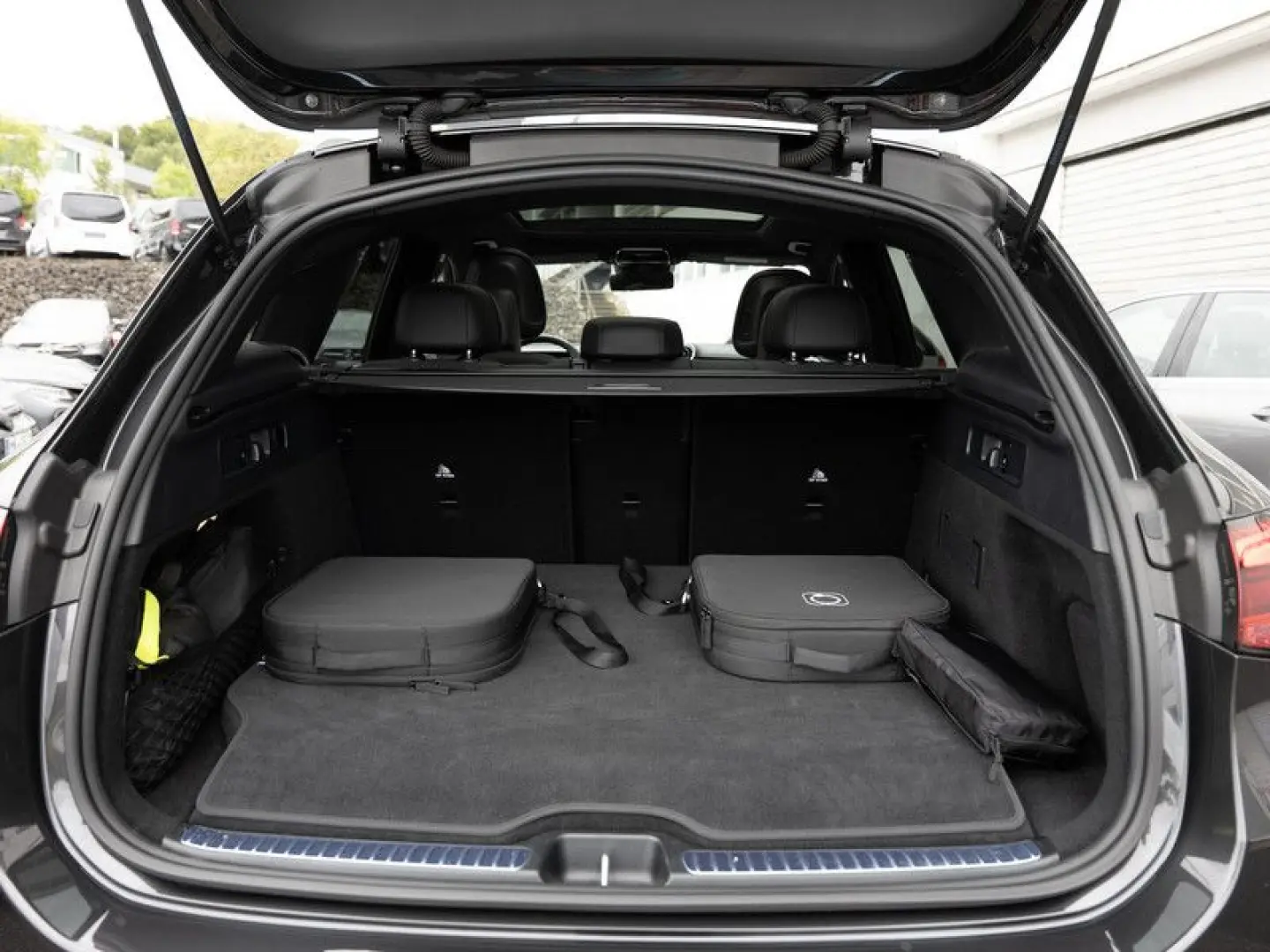 GLC 300 e 4M AMG-Sport 360 Pano AHK Distr Night