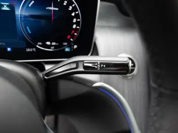 GLC 300 e 4M AMG-Sport 360 Pano AHK Distr Night