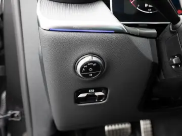 GLC 300 e 4M AMG-Sport 360 Pano AHK Distr Night