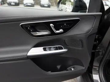 GLC 300 e 4M AMG-Sport 360 Pano AHK Distr Night
