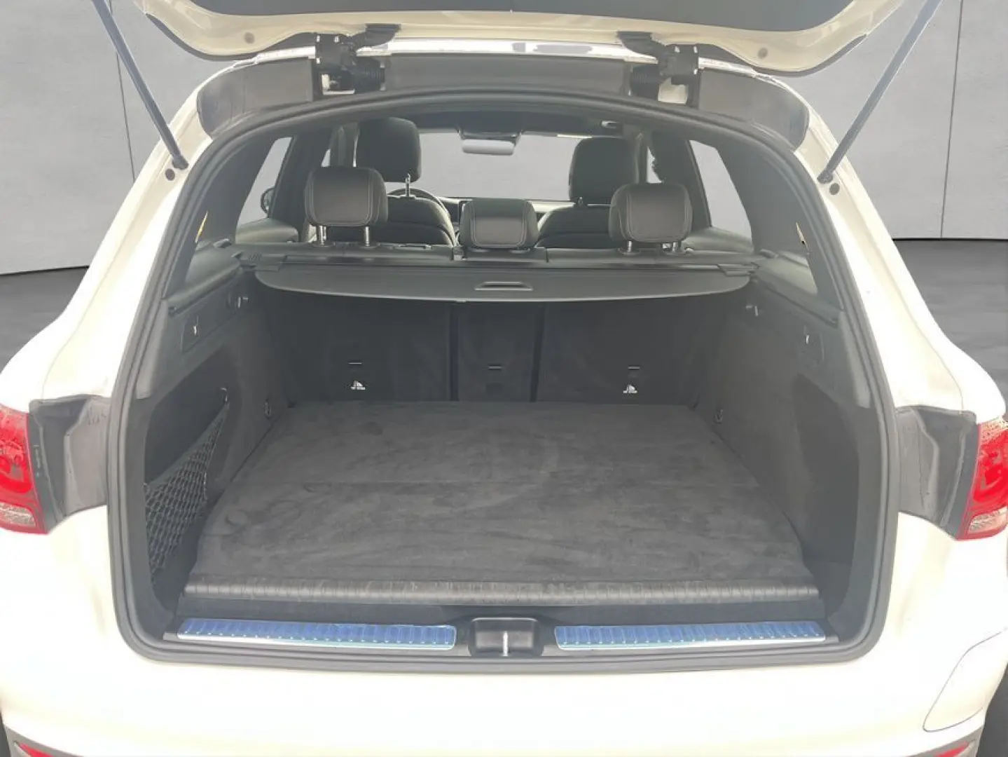 GLC 300 e 4M AMG Night 4xHighEnd AHK Panodach