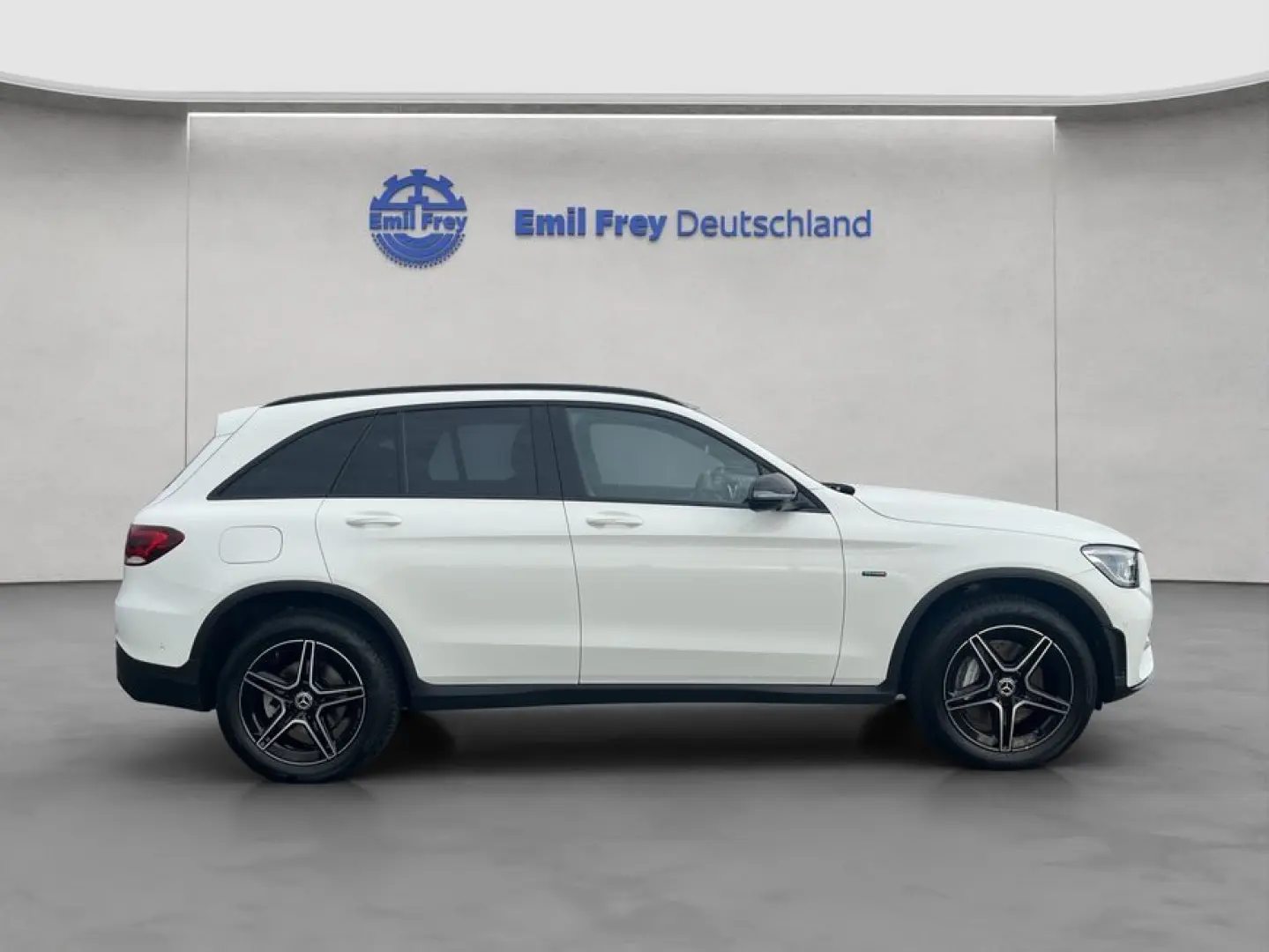 GLC 300 e 4M AMG Night 4xHighEnd AHK Panodach