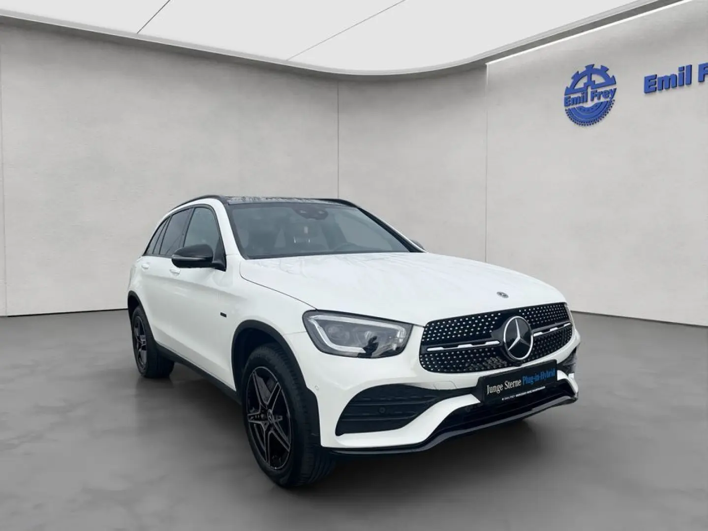 GLC 300 e 4M AMG Night 4xHighEnd AHK Panodach