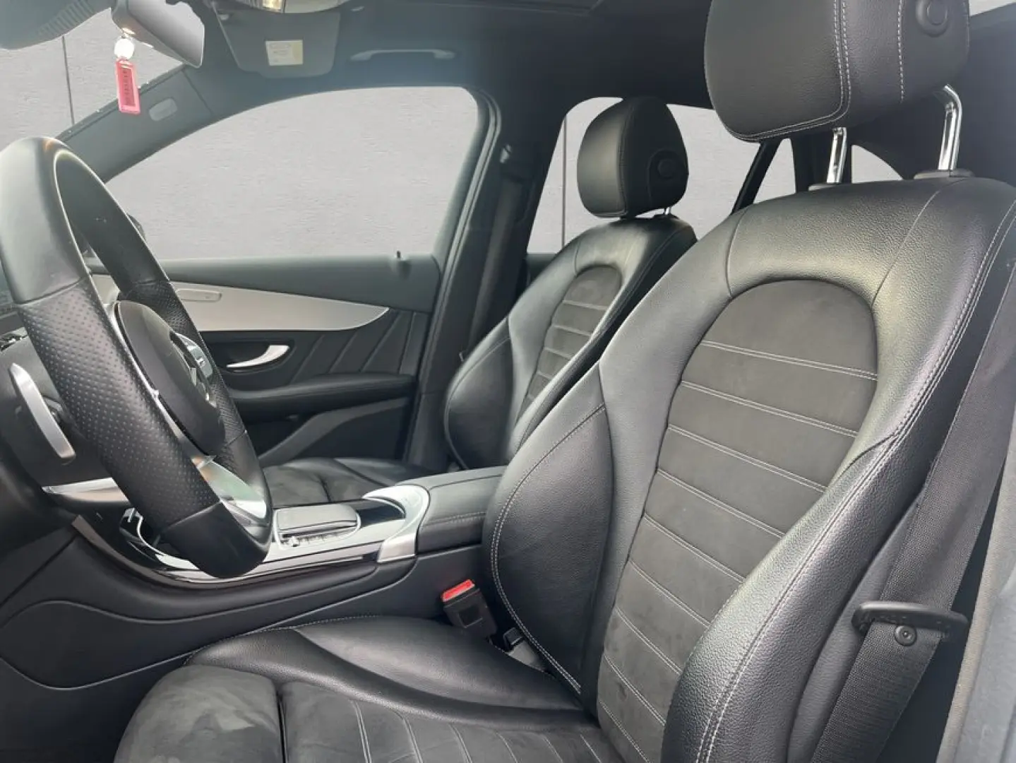 GLC 300 e 4M AMG Night 4xHighEnd AHK Panodach