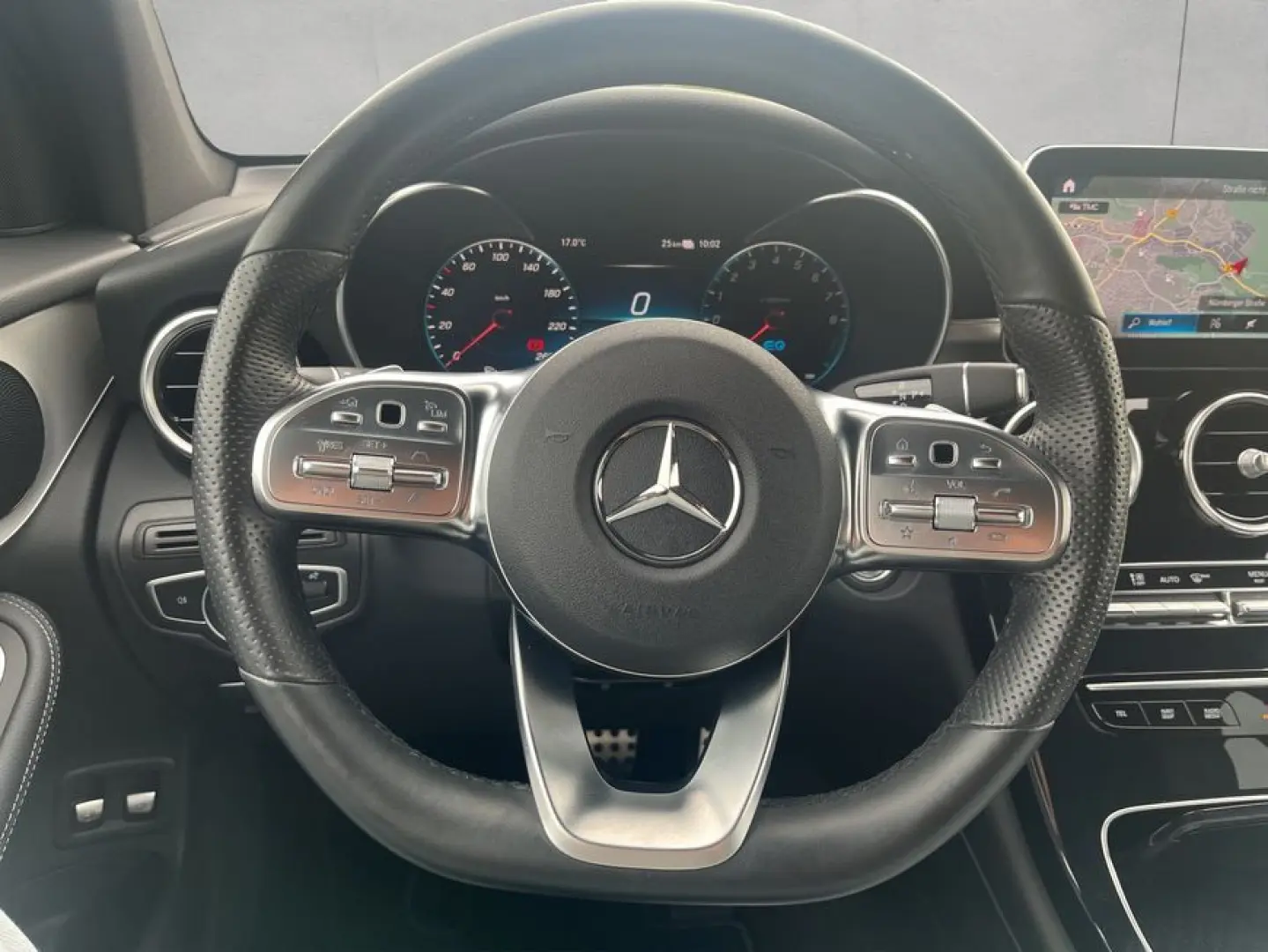 GLC 300 e 4M AMG Night 4xHighEnd AHK Panodach