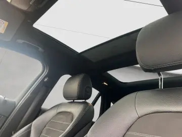 GLC 300 e 4M AMG Night 4xHighEnd AHK Panodach