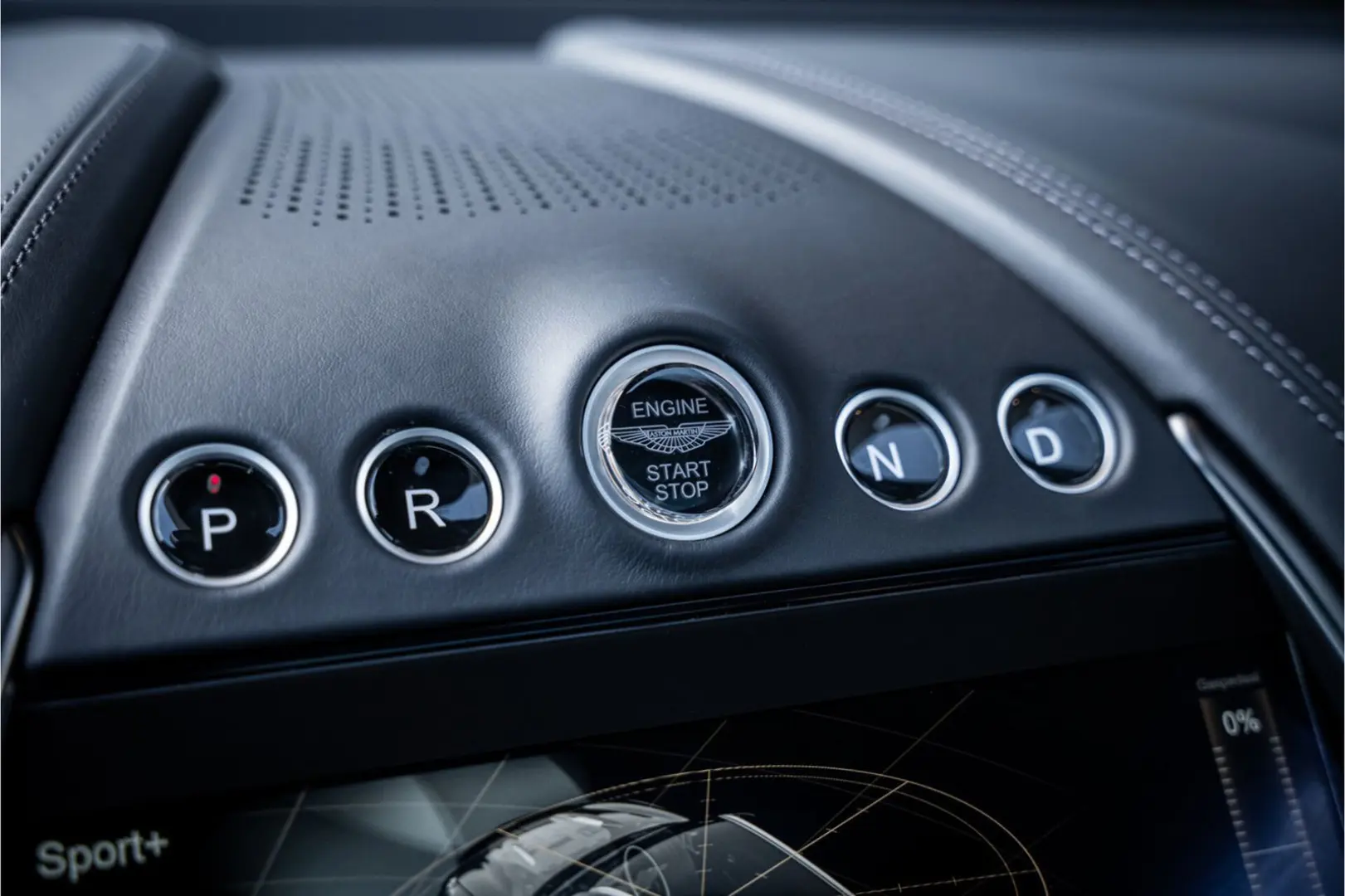 DBX 4.0 V8 707 - Panoramadak | Keramisch | 23'in