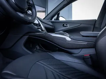 DBX 4.0 V8 707 - Panoramadak | Keramisch | 23'in
