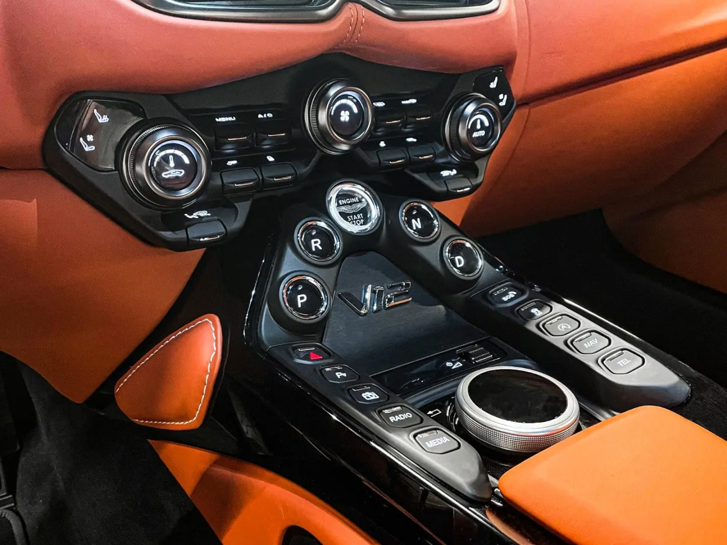 V12 Vantage Coupe | Aston Martin Brussels