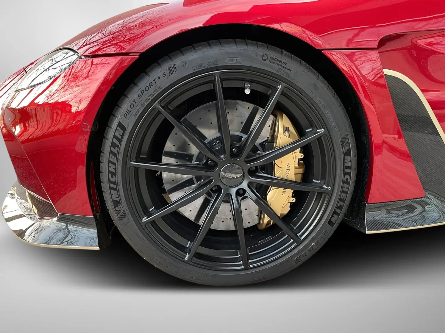 V12 Vantage - Carbon Packs/Homelink/Livery