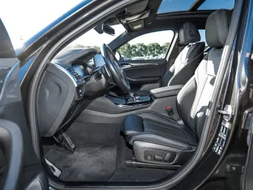 X4 M40i Pano