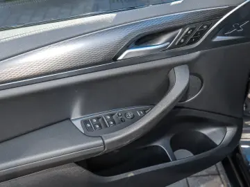 X4 M40i Pano