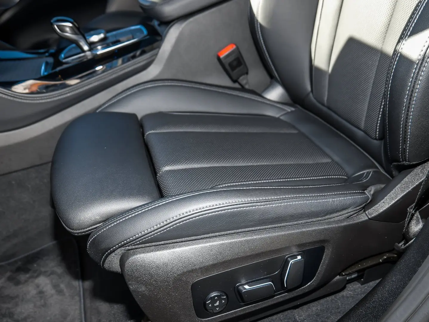X4 M40i Pano