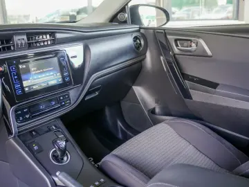TOYOTA AURIS SPORTS