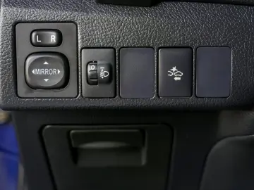 TOYOTA AURIS SPORTS