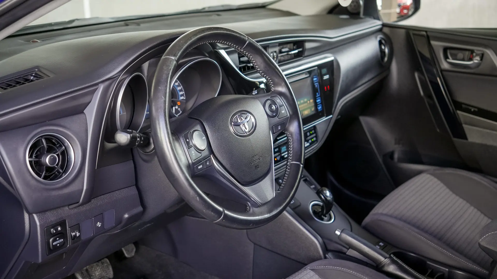 TOYOTA AURIS SPORTS