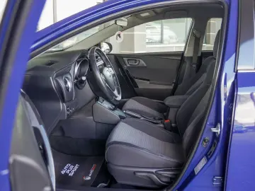 TOYOTA AURIS SPORTS