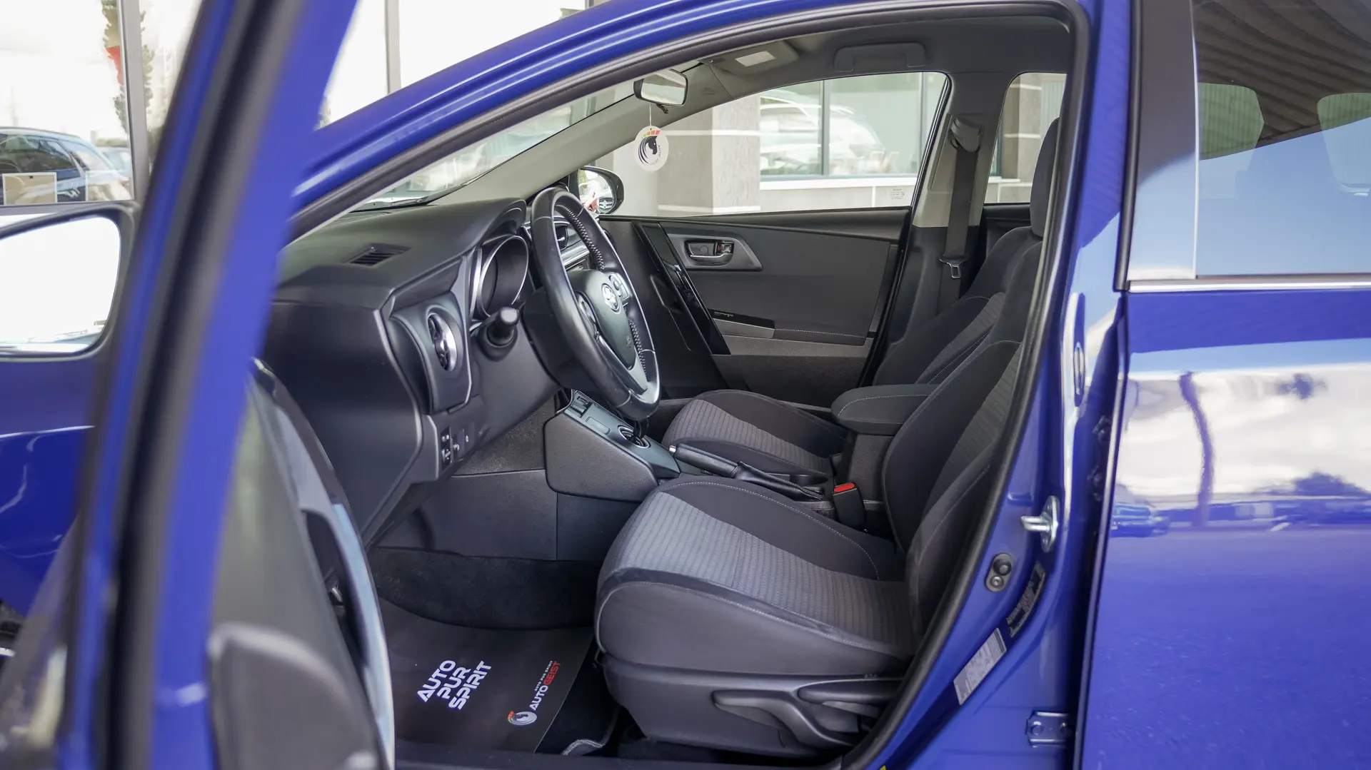 TOYOTA AURIS SPORTS