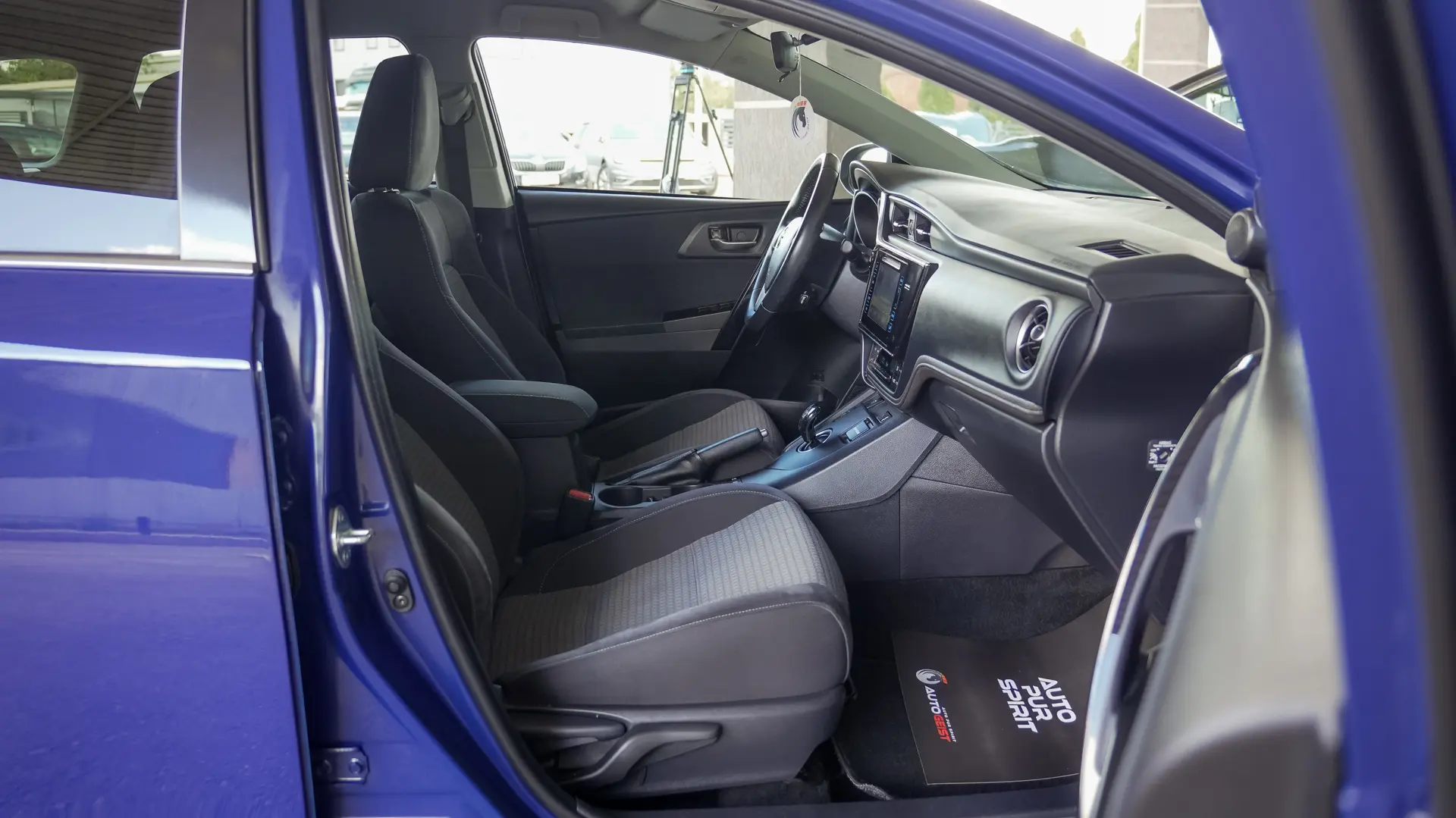 TOYOTA AURIS SPORTS
