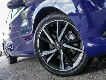 TOYOTA AURIS SPORTS