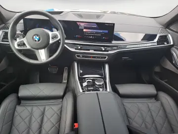 X6 xDrive30d M SPORT PRO AHK Iconic Glow Driving