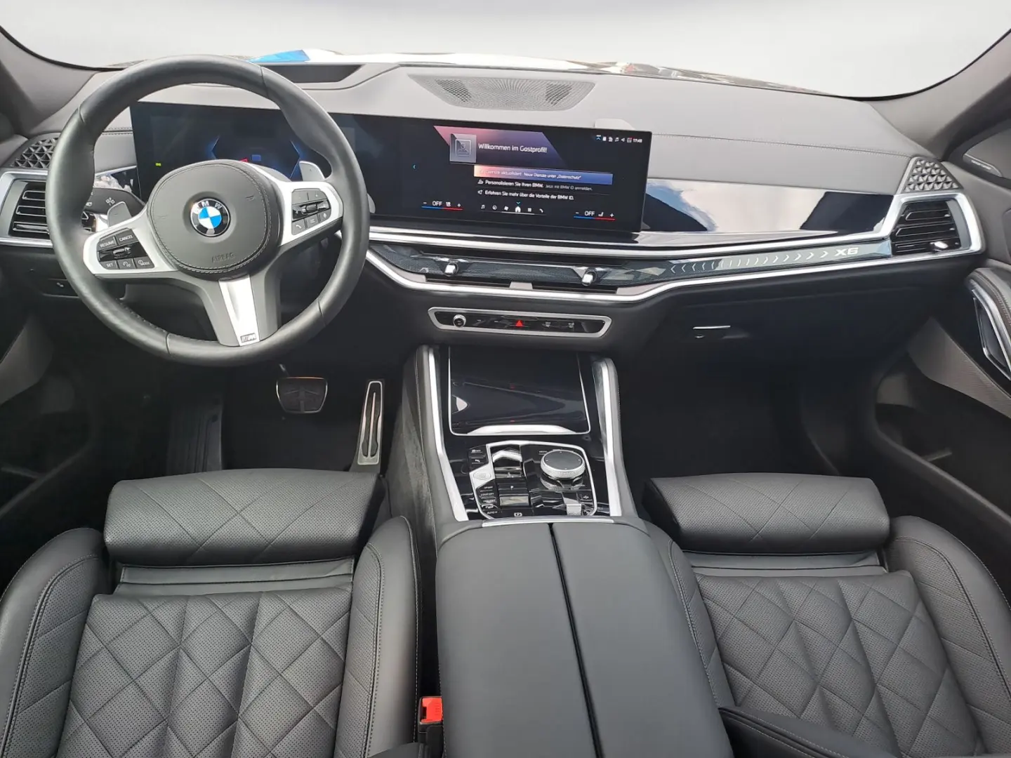 X6 xDrive30d M SPORT PRO AHK Iconic Glow Driving