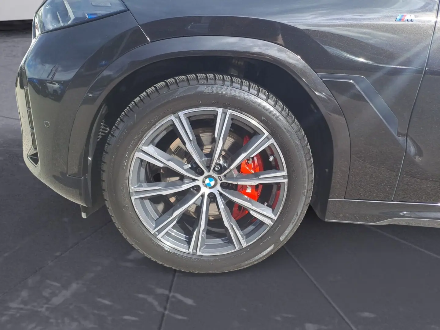 X6 xDrive30d M SPORT PRO AHK Iconic Glow Driving